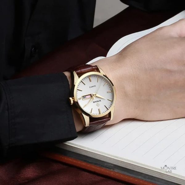 Montre rétro homme en cuir marron, design élégant