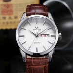 Montre en cuir marron pour homme, look intemporel