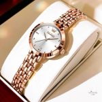 Montre femme luxe au design classique