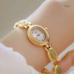 Montre ovale chic pour un look rétro