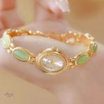 Montre femme au style vintage et ovale
