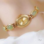 Élégante montre ovale pour une touche rétro