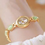 Montre vintage pour femme au design ovale