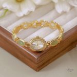 Féminine montre ovale au design classique