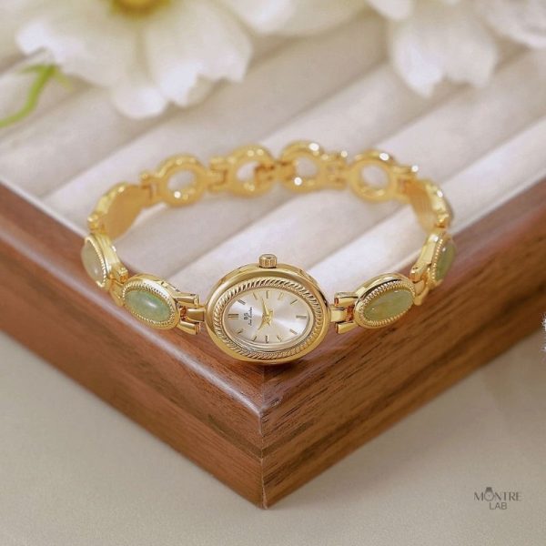 Féminine montre ovale au design classique