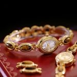 Montre ovale avec bracelet vintage pour femmes